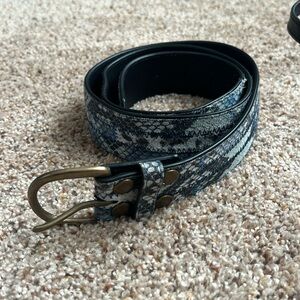 Blue snakeskin (Fau) belt. Brass belt buckle. Blue stitching.